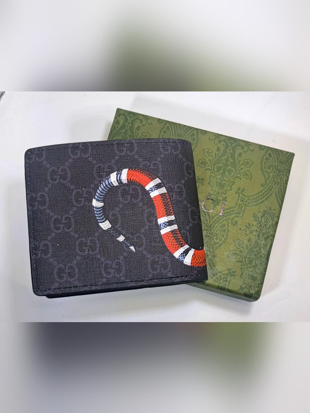 Gucci Men's GG Supreme Kingsnake Print Bifold Wallet – Black/Grey Monogram - Picture 3 of 4
